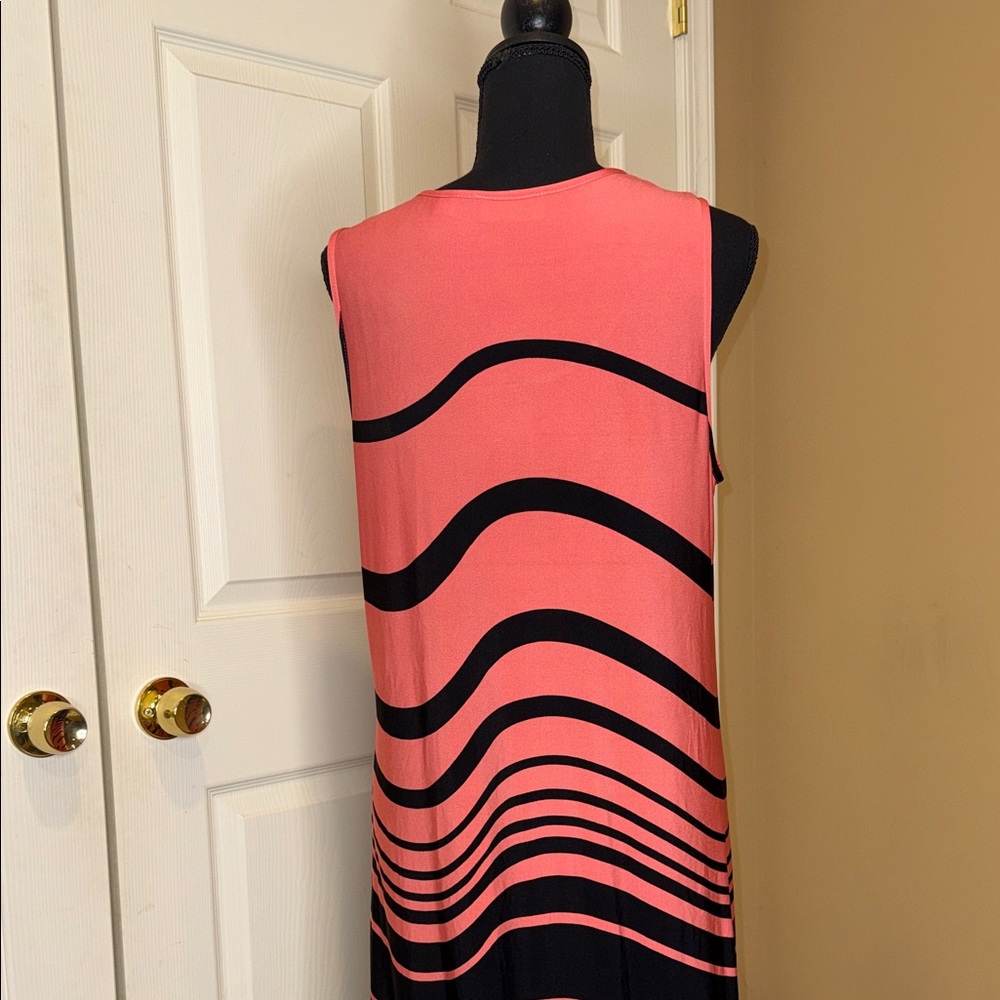 Avenue Coral and Black Wave Maxi Dress - Picture 5 of 5